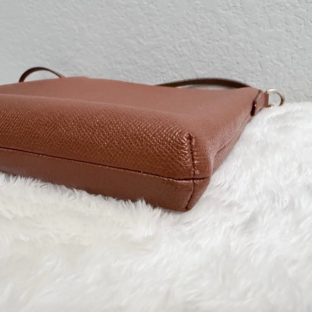 Coach Tan Leather Crossbody Bag with Gold Hardware - Picture 4 of 8